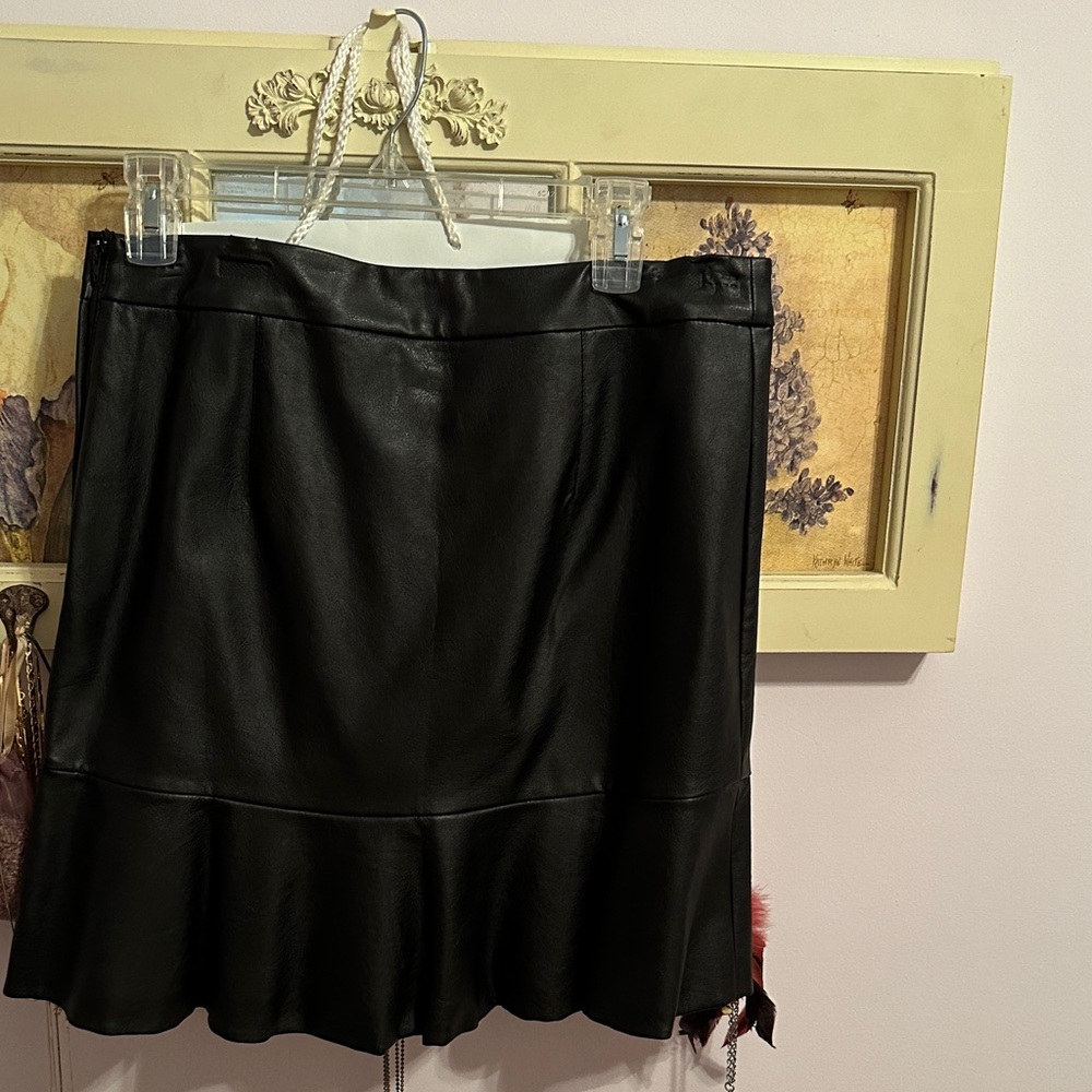 Guess Black Leather Mini Skirteith ruffle trim 💜💕💜💕